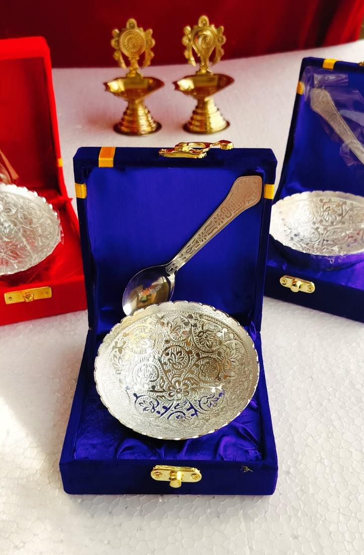 Silver Bowl with Spoon (Size: 3 inch of bowl)